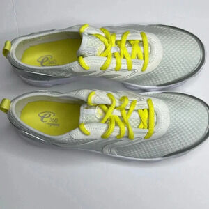 Easy Spirit 360 size 9 1/2 white sneakers with no signs of wear